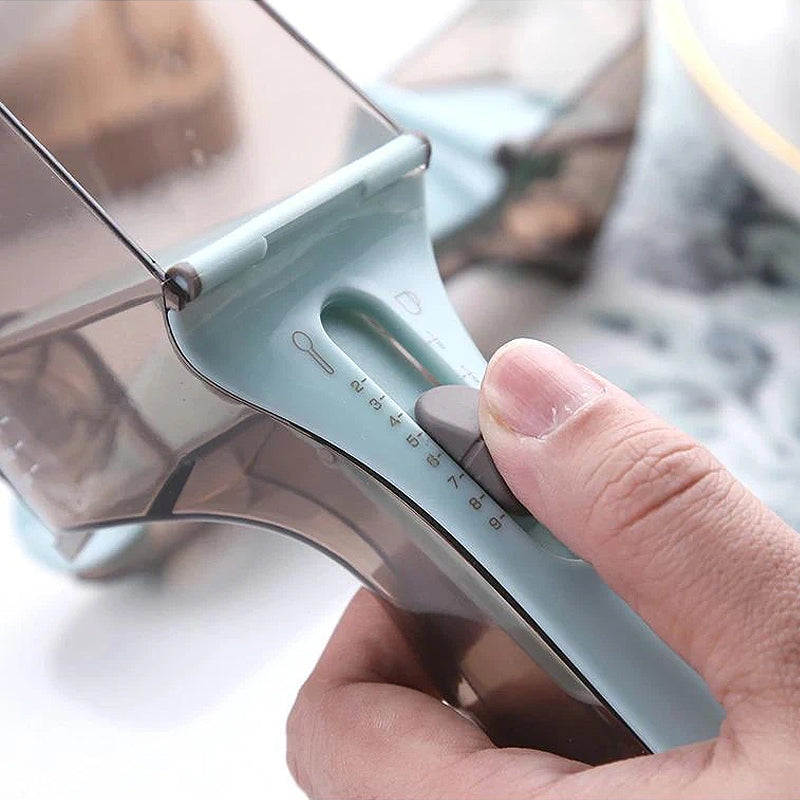 Adjustable measuring spoon